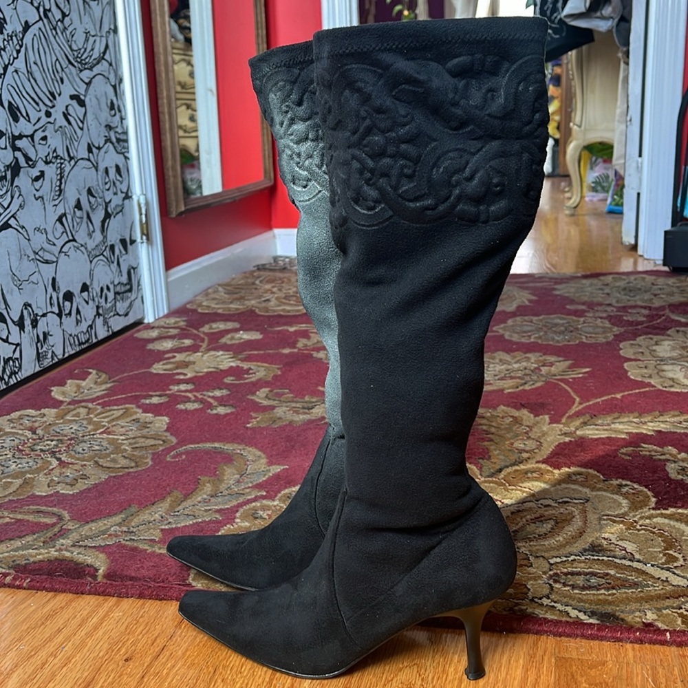 Donald J Pliner Couture Goth Stretch Suede Scroll Work Pull on heel sock boot